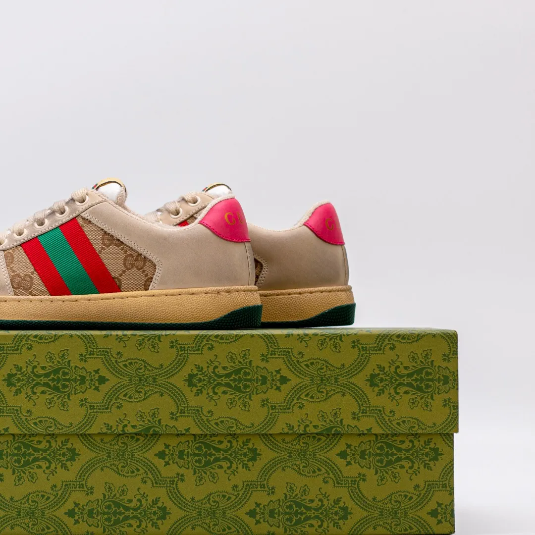 Ex-factory price 620 [Higher version] GUCCI casual sports distressed small dirty shoes, polished cowhide fabric, hand-made distressed effect!  Original terry cloth, delicate, soft, comfortable and breathable. Privately molded steel-stamped two-color original TPU outsole (lower layer is wider, upper layer is narrower) to differentiate the wrong version of the outsole in the market. Fabric, material, outsole, detail comparison SIZE: 34-41, 38-45 regular size (women's 34, 41, men's 38, 45 customized, non-returnable and non-exchangeable) (women's colors and men's models need to be customized)